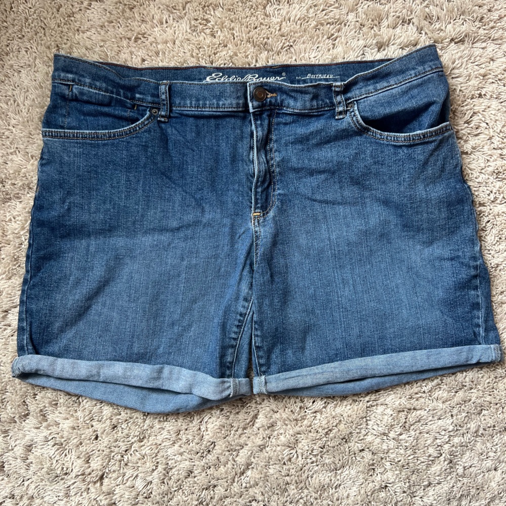 Eddie Bauer Blue Denim Women’s shorts EUC Size 18